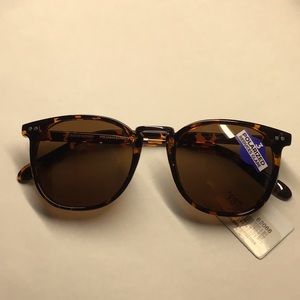 Woman’s polarized animal print sunglasses 62066